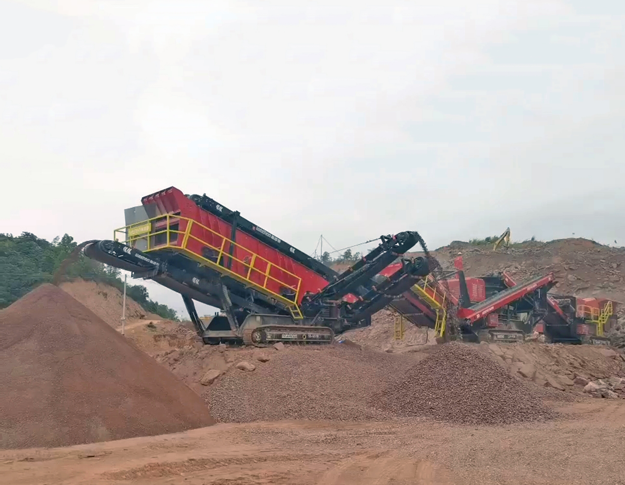 SS-7018 Screening Plant Output - Mobile Screener 3-Layer Aggregate Separation