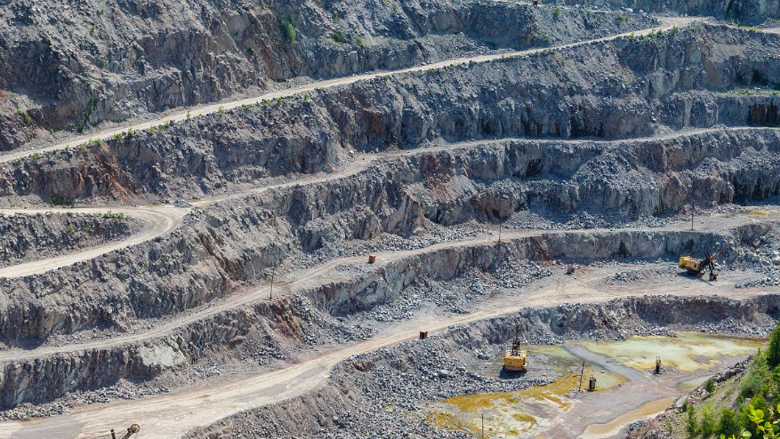 Flowchart of 100-150tph granite crushing plant process with SUHMAN SE-650D and SY-HP200